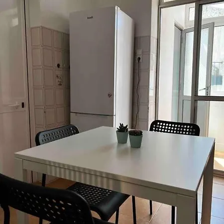 Amazing Two Bedrooms “with Lift” Lejlighed