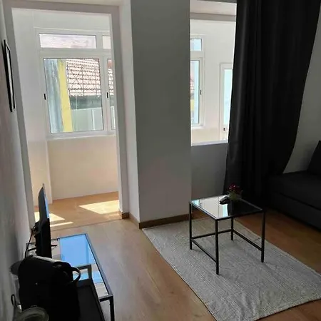 Apartment Amazing Two Bedrooms “with Lift” Lissabon